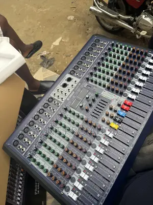 Yamaha 16 Channel Flat Mixer