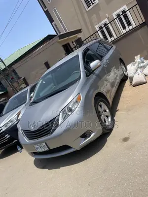 Toyota Sienna 2013 Silver