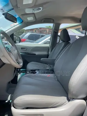 Toyota Sienna 2013 Silver