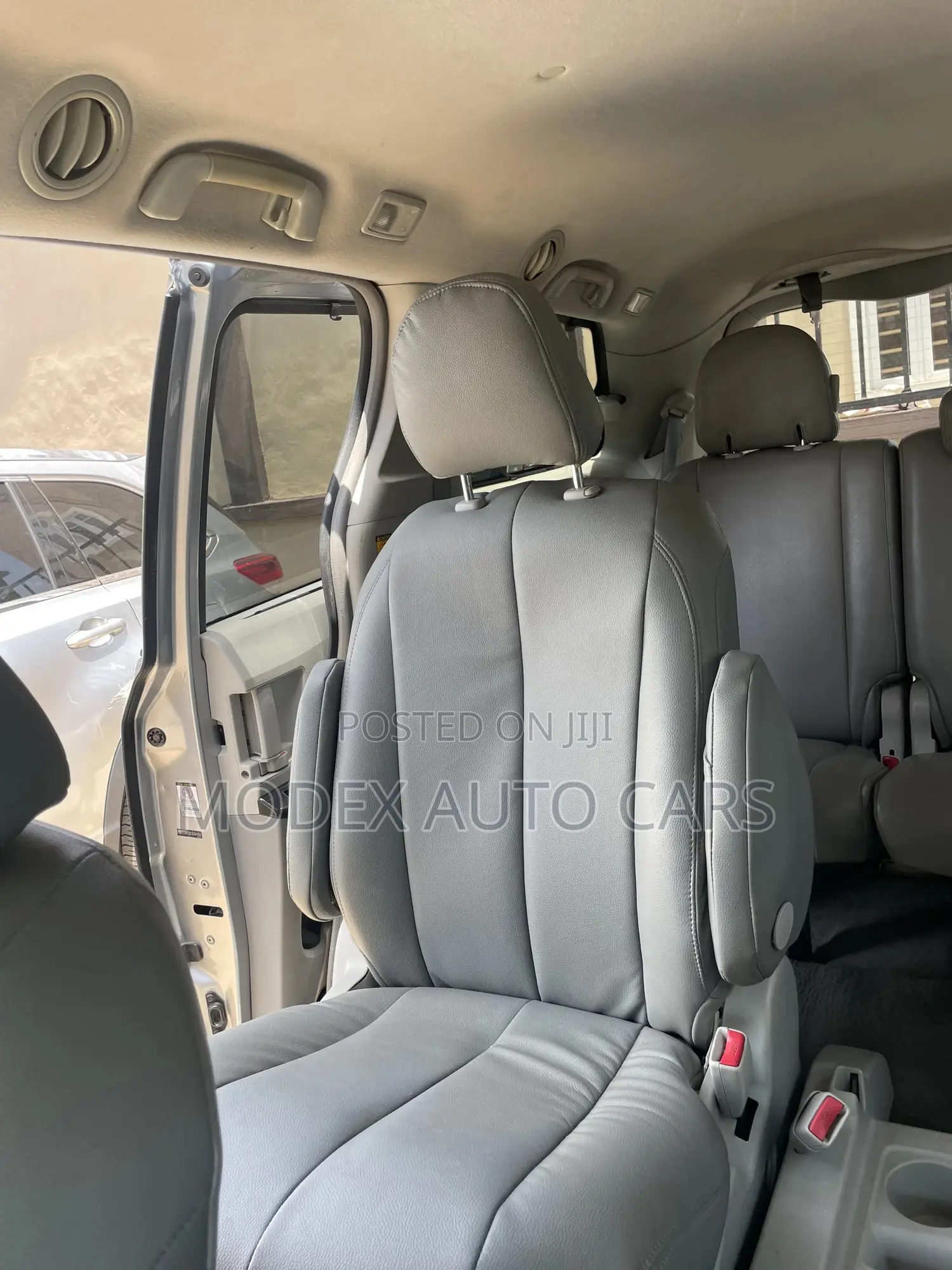 Toyota Sienna 2013 Silver