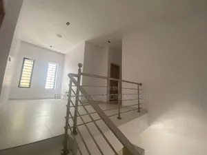 4bdrm Duplex in Harris Drive By Vgc for rent