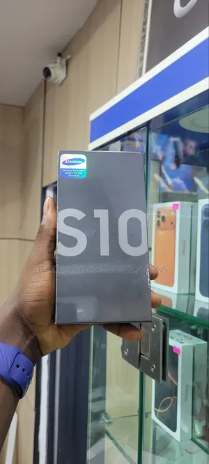 New Samsung Galaxy S10 128 GB Black