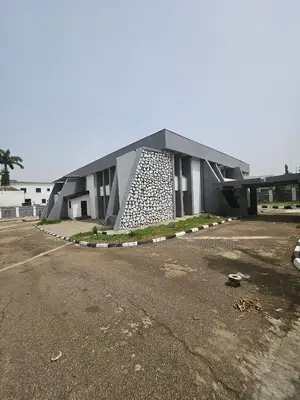 8bdrm Duplex in Asokoro for rent