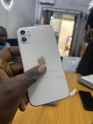Apple iPhone 11 64 GB White
