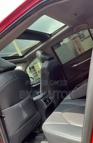 Toyota Camry XSE FWD (2.5L 4cyl 8AM) 2018 Red