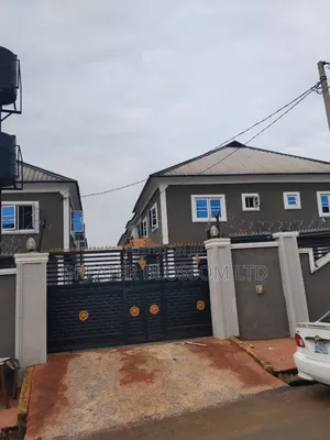 3bdrm Block of Flats in Airport Road Axis, Benin City for rent