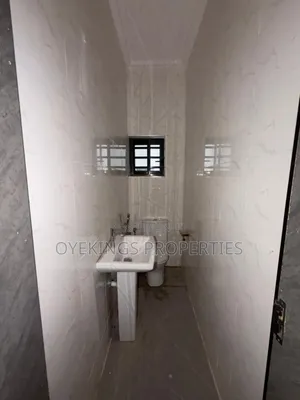 2bdrm Block of Flats in Richie Garden, Akala Express for rent