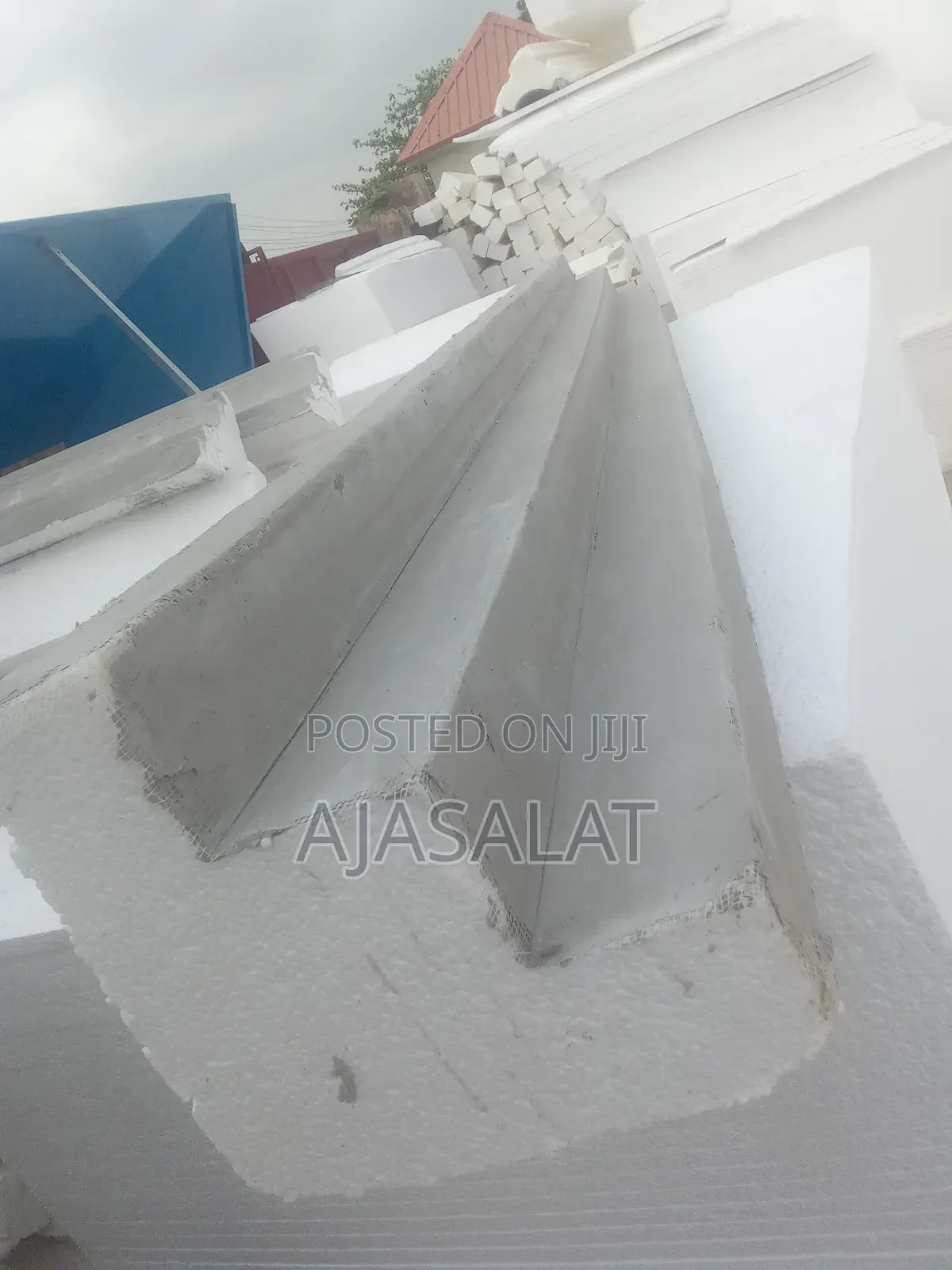 Polystyrene Bord and Parapet