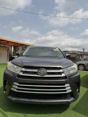 Toyota Highlander XLE 4x2 V6 (3.5L 6cyl 8A) 2018 Gray