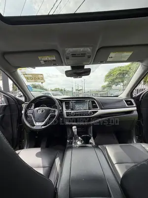 Toyota Highlander XLE 4x2 V6 (3.5L 6cyl 8A) 2018 Gray