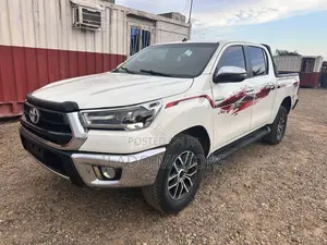 Toyota Hilux 2019 White