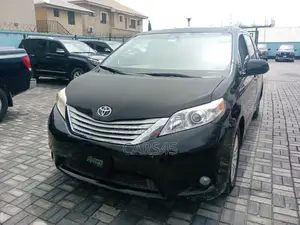 New Toyota Sienna 2013 Black