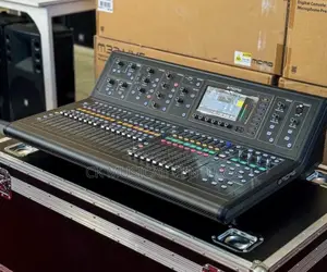 Behringer Midas M32 Digital Console Mixer