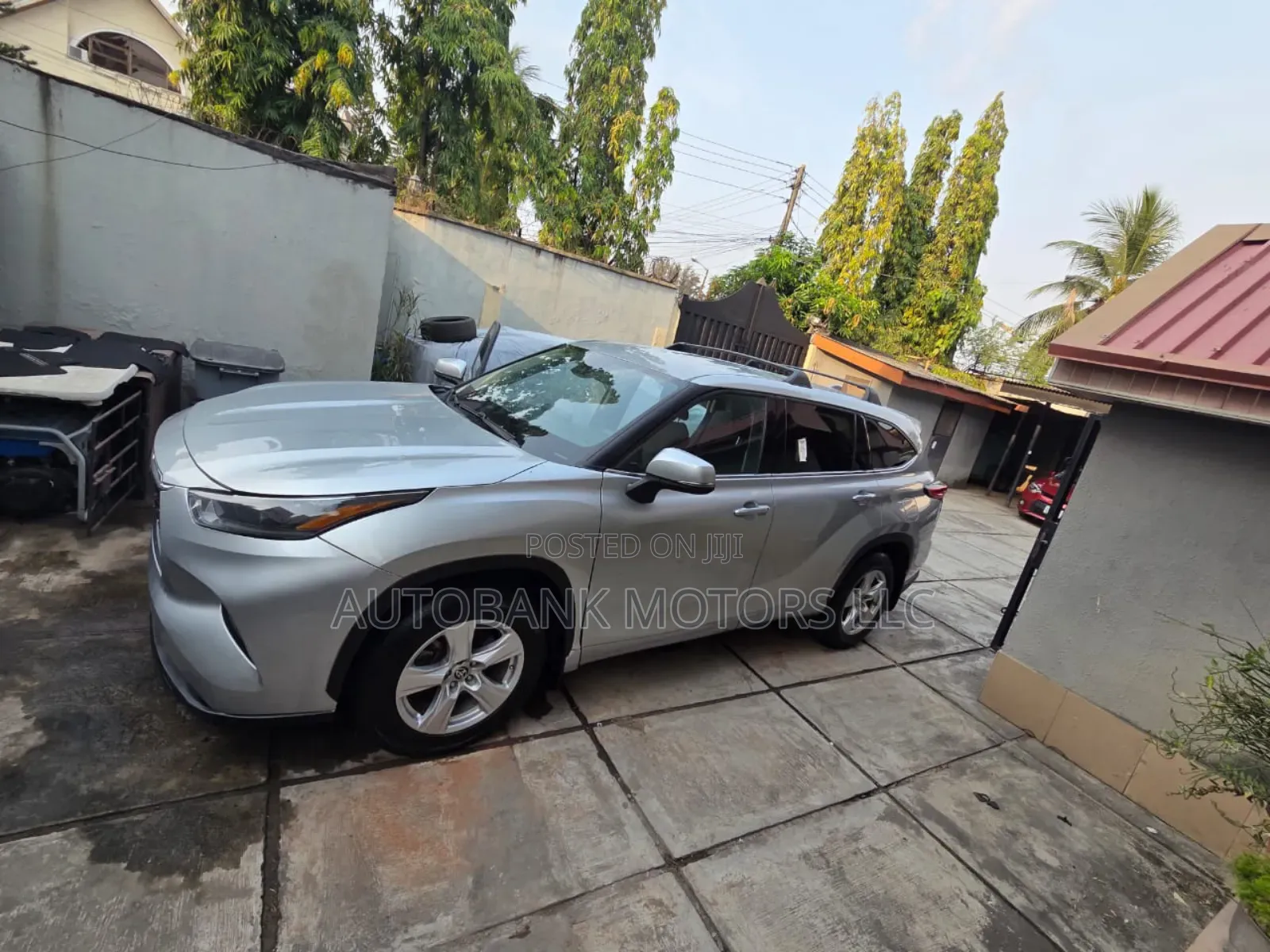 Toyota Highlander LE 2021 Silver