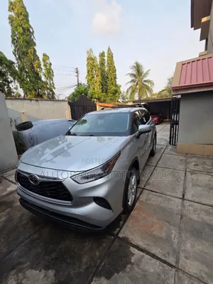 Toyota Highlander LE 2021 Silver