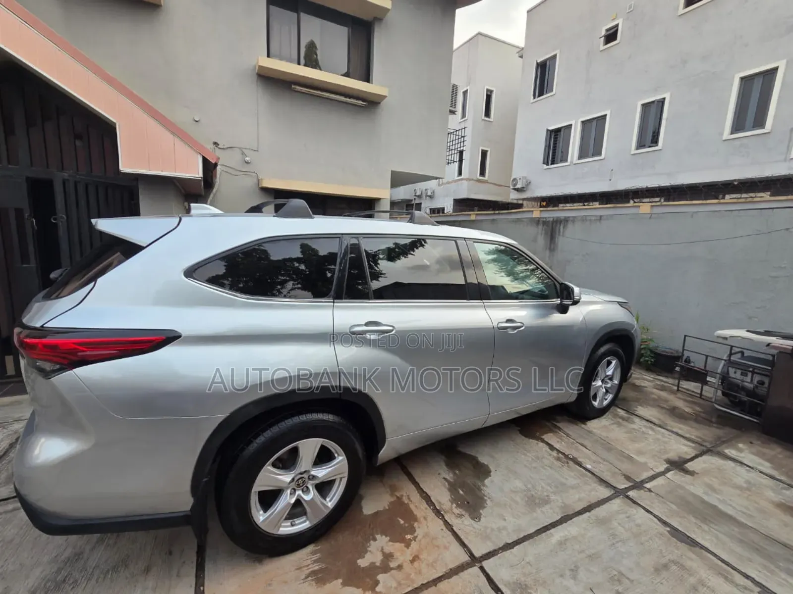 Toyota Highlander LE 2021 Silver