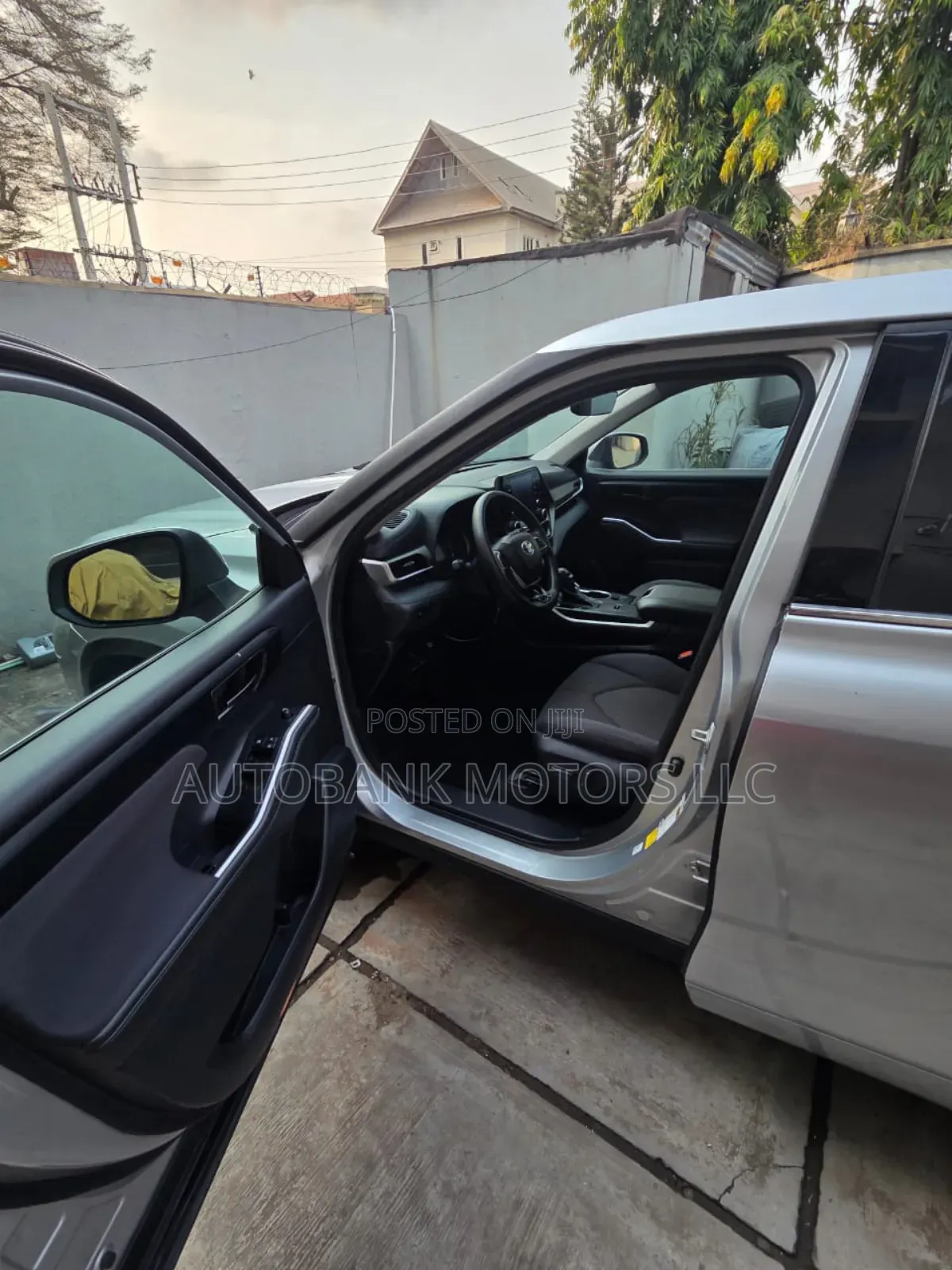 Toyota Highlander LE 2021 Silver