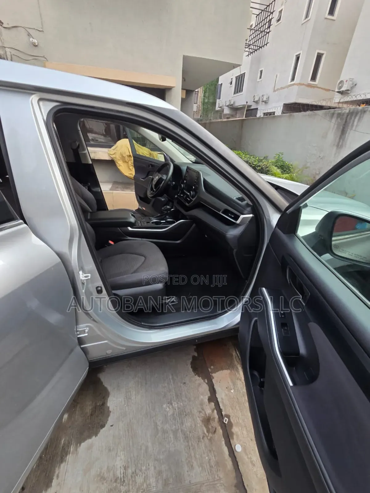 Toyota Highlander LE 2021 Silver