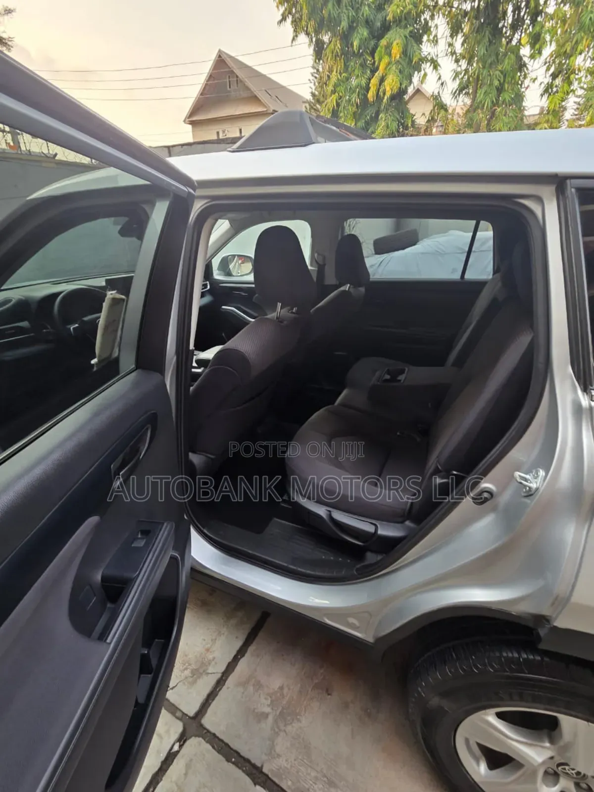 Toyota Highlander LE 2021 Silver