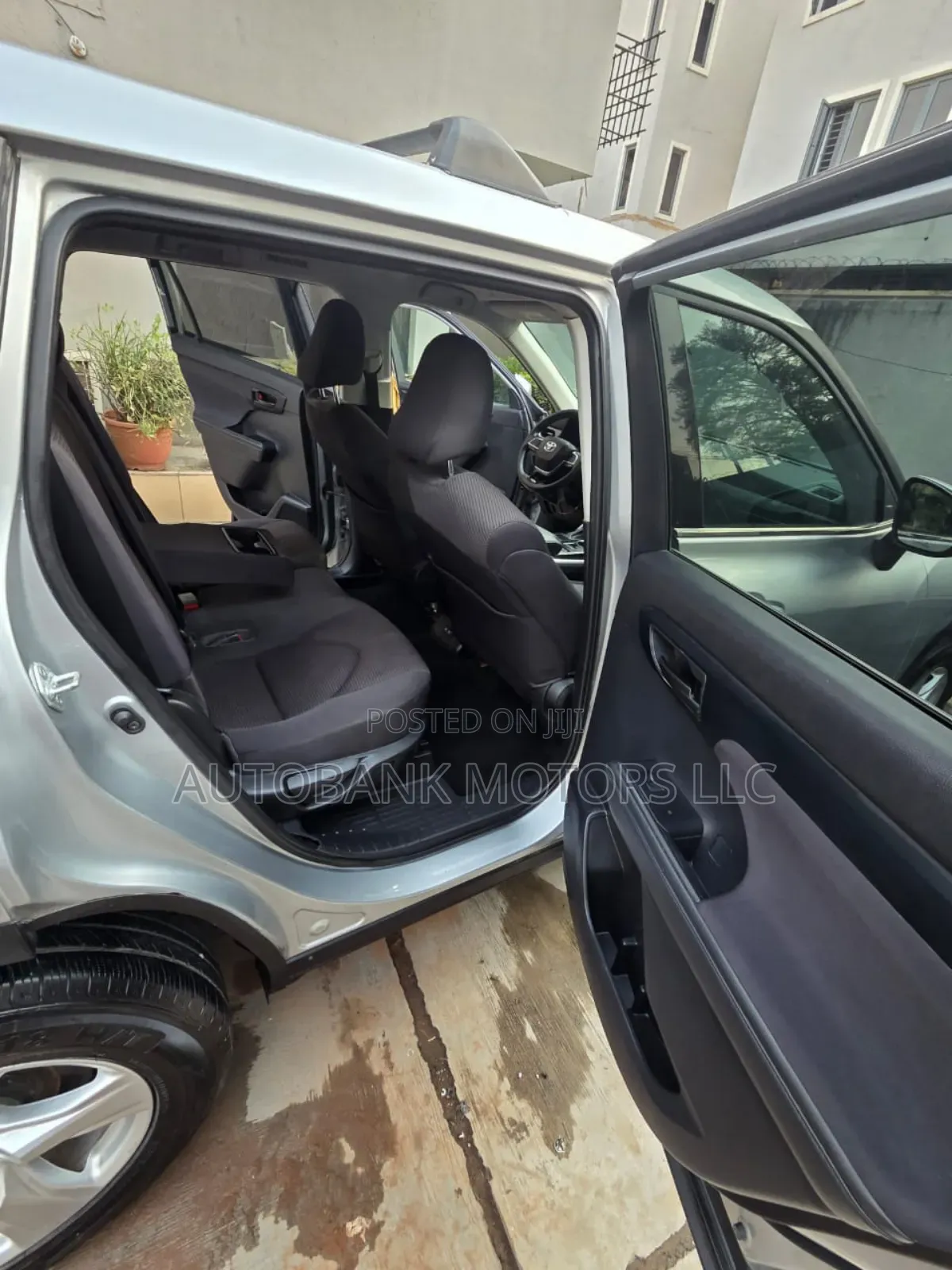 Toyota Highlander LE 2021 Silver
