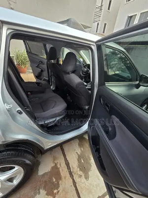 Toyota Highlander LE 2021 Silver