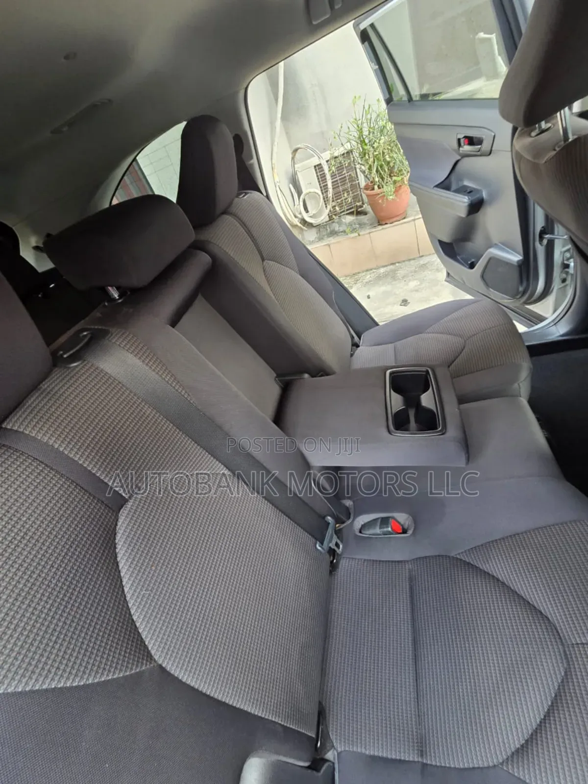 Toyota Highlander LE 2021 Silver
