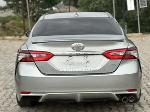 Toyota Camry SE (2.5L 4cyl 8A) 2019 Silver