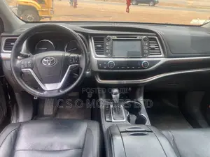 Toyota Highlander XLE V6 4x2 (3.5L 6cyl 6A) 2016 Black