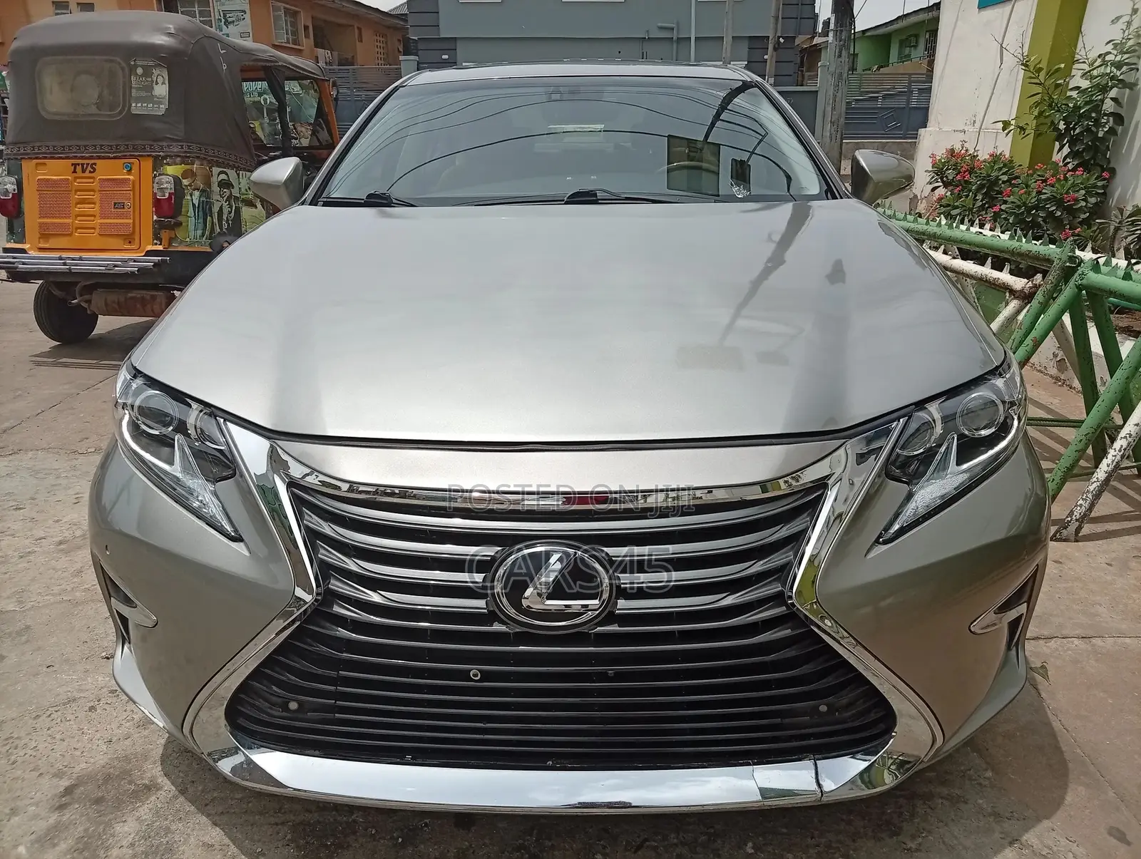 Lexus ES 2016 Silver