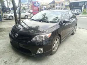 Toyota Corolla Base 4dr Sedan (1.8L 4cyl 5M) 2010 Black