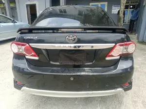 Toyota Corolla Base 4dr Sedan (1.8L 4cyl 5M) 2010 Black