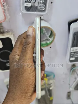 Apple iPhone 11 64 GB White