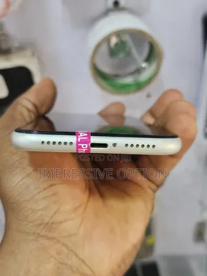 Apple iPhone 11 64 GB White