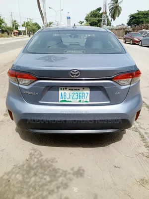 Toyota Corolla LE 2020 Blue