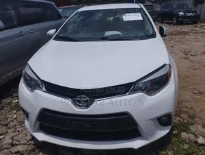Toyota Corolla LE Premium 4dr Sedan (1.8L 4cyl CVT) 2015 White