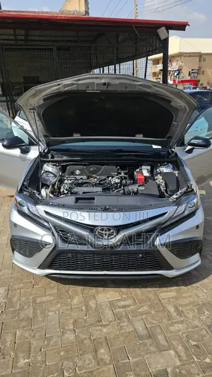 Toyota Camry 2021 Silver