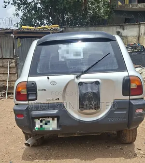Toyota RAV4 Automatic 2000 Silver