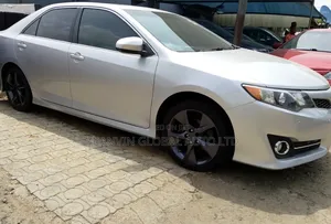 Toyota Camry SE V6 4dr Sedan (3.5L 6cyl 6A) 2012 Silver