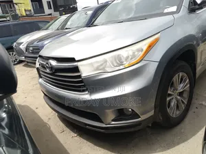 Toyota Highlander LE 4dr SUV AWD (3.5L 6cyl 6A) 2015 Silver