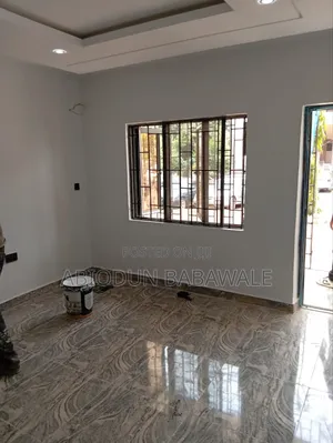 3bdrm Apartment in Wuse Zone 3 District for sale