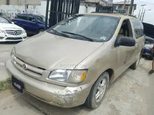 Toyota Sienna 1999 Gold