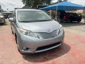 Toyota Sienna LE 8 Passenger 2012 Silver