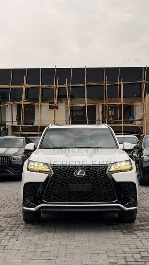 Lexus LX LX 600 2022 White