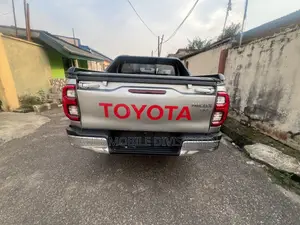 Toyota Hilux SR5 4x4 2016 Silver