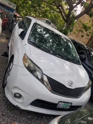 Toyota Sienna 2011 White