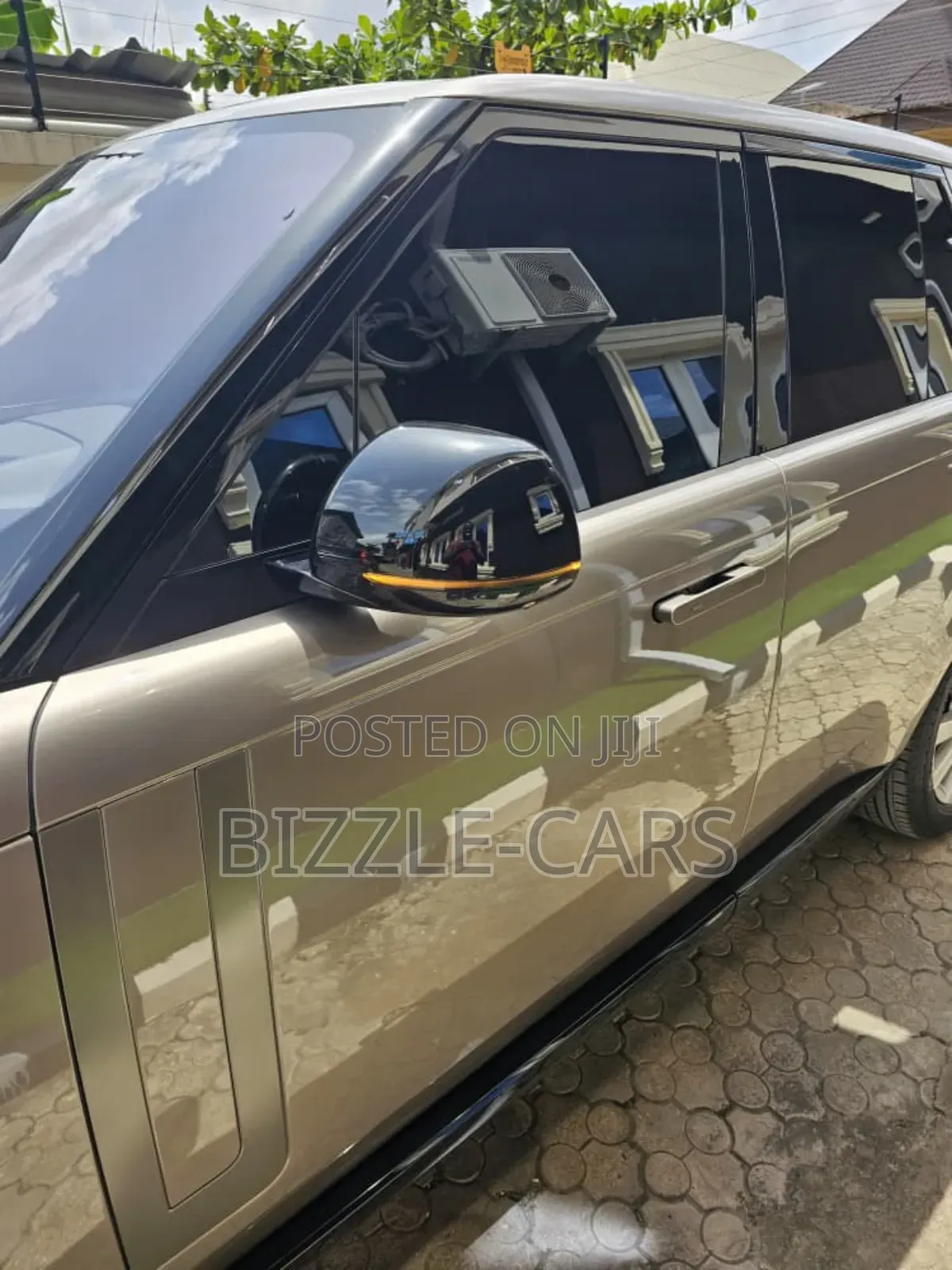 Land Rover Range Rover Vogue 2025 Gold