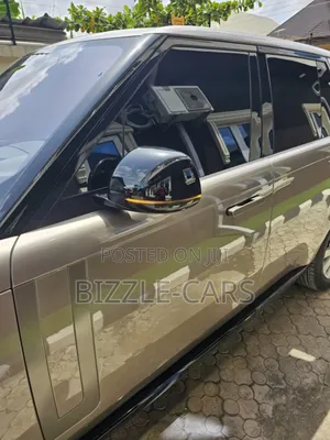 Land Rover Range Rover Vogue 2025 Gold