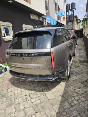 Land Rover Range Rover Vogue 2025 Gold