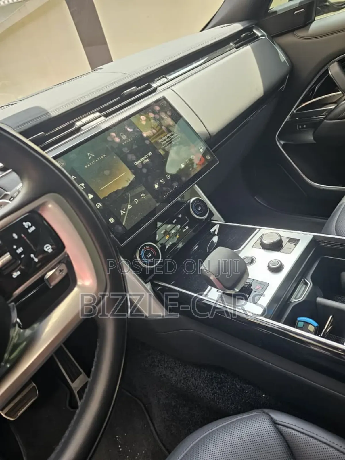 Land Rover Range Rover Vogue 2025 Gold
