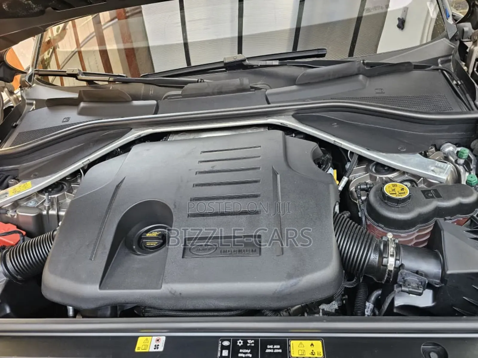 Land Rover Range Rover Vogue 2025 Gold